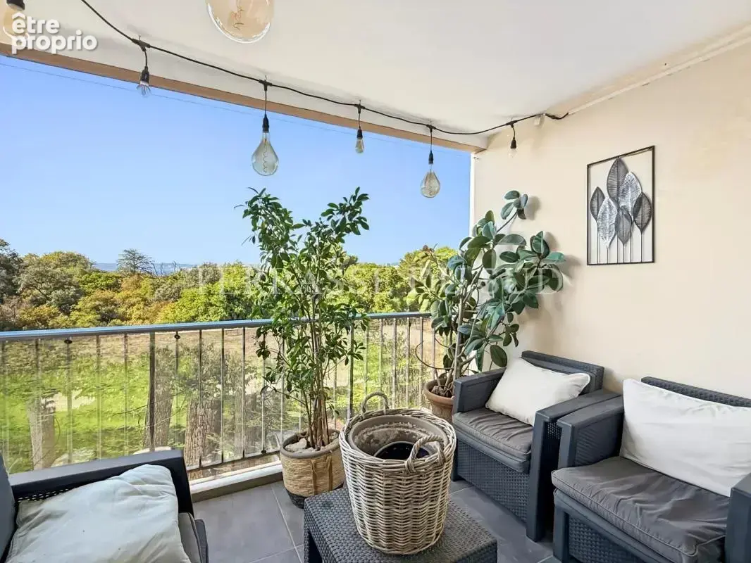 Vente Appartement 3 Pièce de 73 m2 avec Balcon/Terrasse, Loggia et Cave - Pointe-Rouge / Pastré - Marseille 8 - photo 2