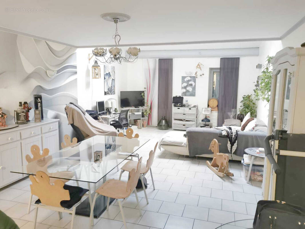 Maison à VALREAS