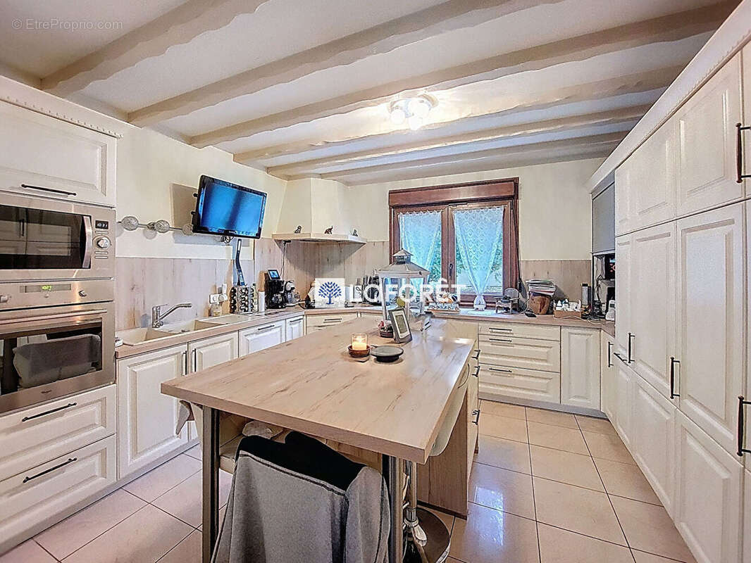 Maison à MAREST-DAMPCOURT