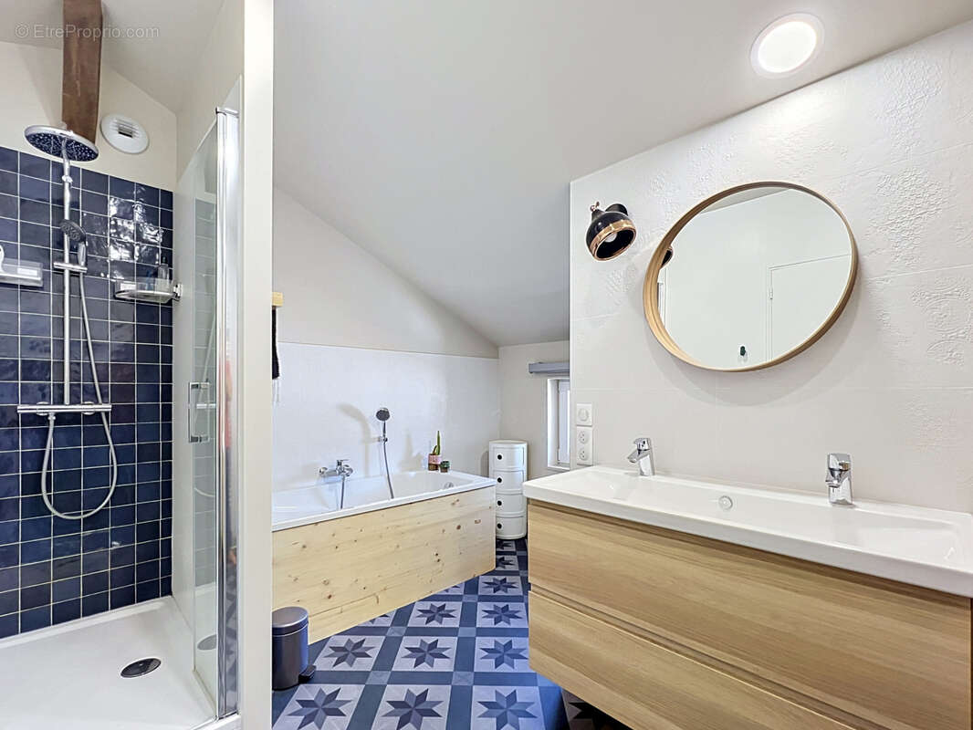 Maison de village avec jardin - 223m2 au cœur du village de Fareins - photo 17