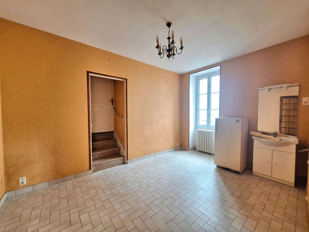 Maison à COMBREE