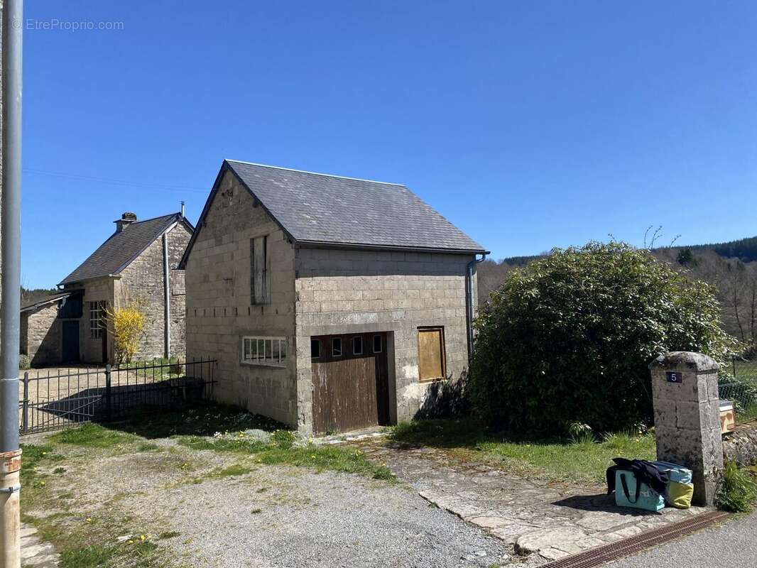 Maison 188 m² à Saint-Merd-Les-Oussines  - photo 6