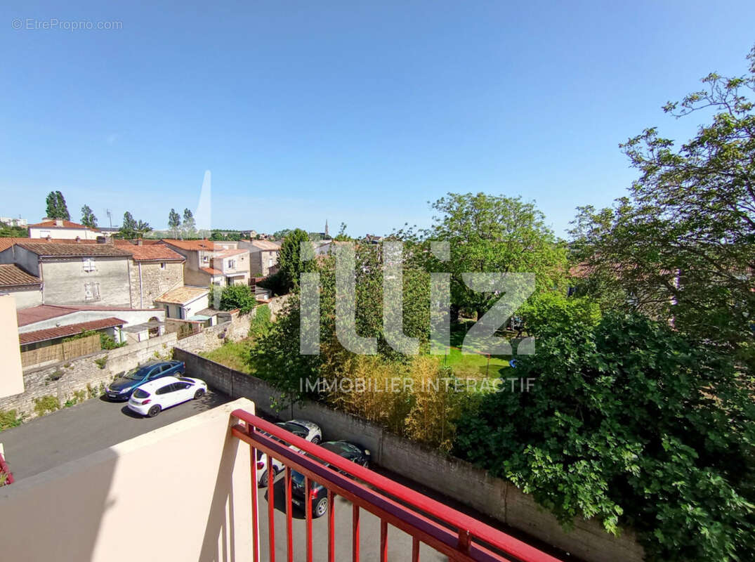 INVESTISSEMENT MEUBLÉ  T3 loué de 68m2 - proche centre NIORT - photo 3