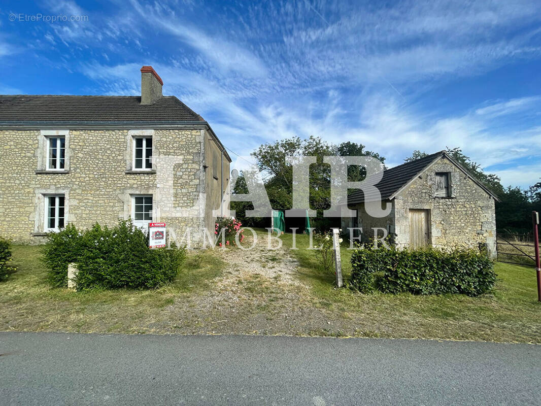 Maison à SAINT-JOUIN-DE-BLAVOU