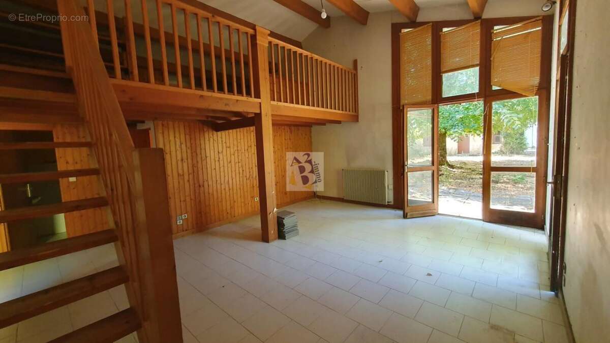 ANGOULEME, Quartier Victor Hugo villa, 3 chambres, garage, parc arboré - photo 7