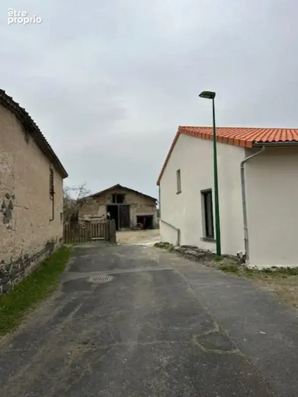 CHAMPEYROUX Grange de 200 m2 sur terrain de 950 m2 - photo 5