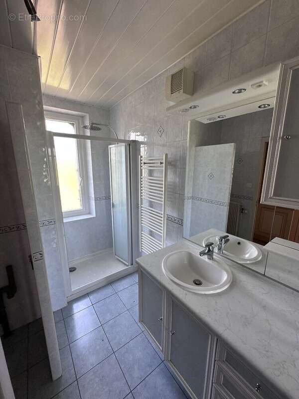 Maison avec jardin et possibilité d'acquisition d'un terrain constructible supplémentaire - photo 11