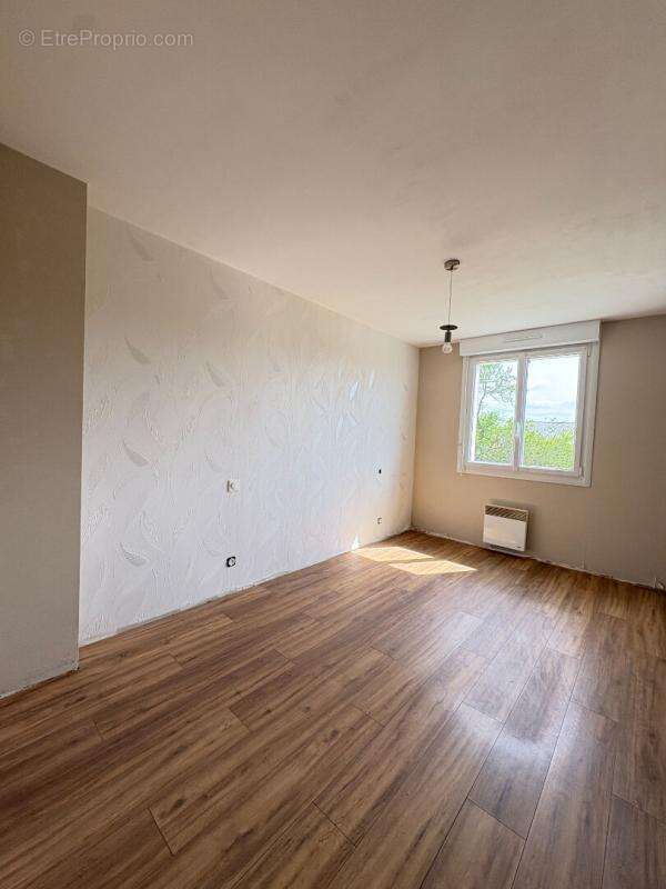 Maison avec fort potentiel , sous-sol complet et 1 800 m² de terrain constructible - photo 14