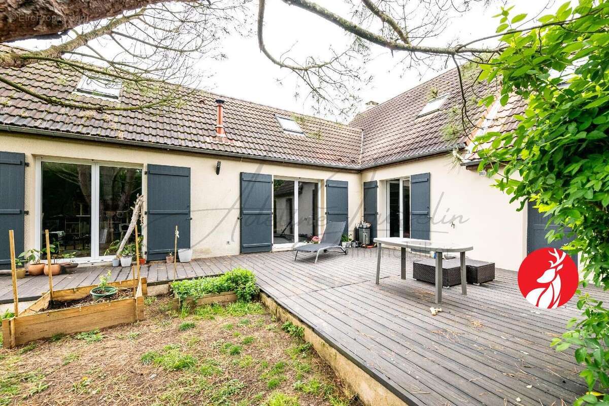 Maison à LA CHAPELLE-LA-REINE