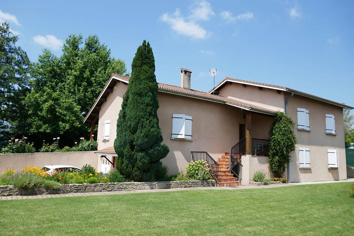 Maison à GENISSIEUX