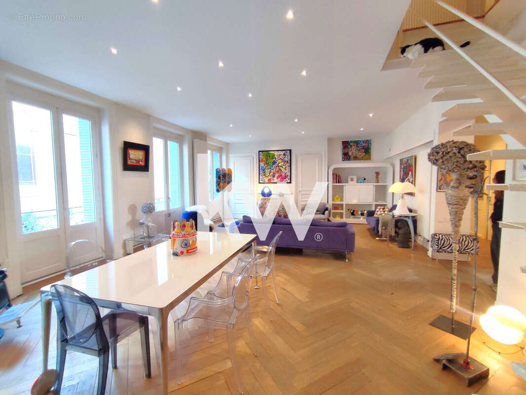Appartement 215 m² à Saint-Etienne  - photo 4