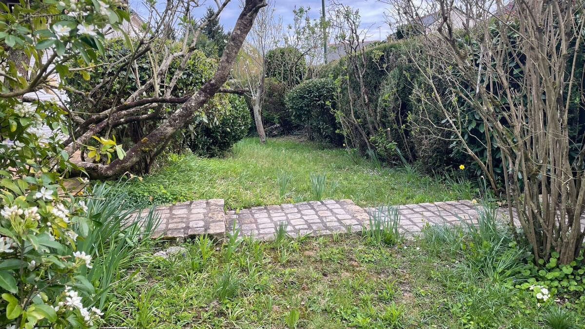 Maison à SAINT-CYR-SUR-LOIRE