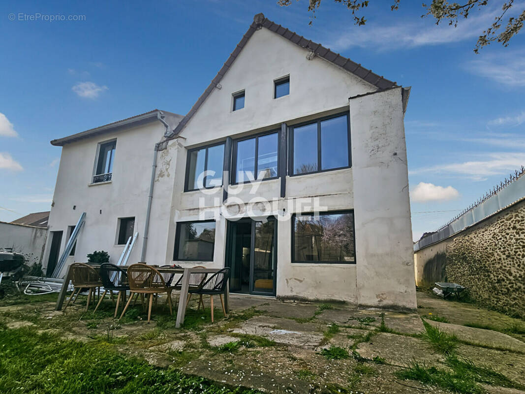 Maison à CHAUMES-EN-BRIE