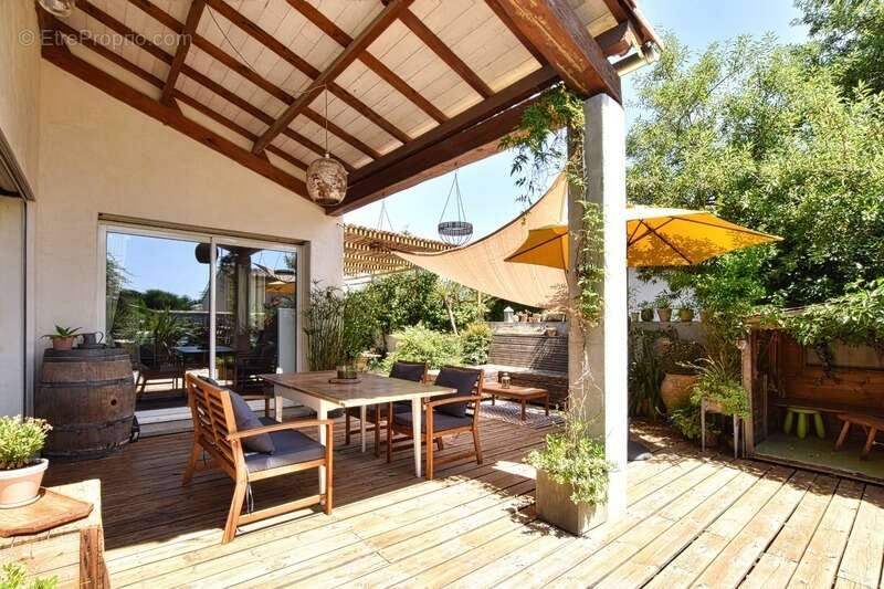 Maison à COURNONSEC