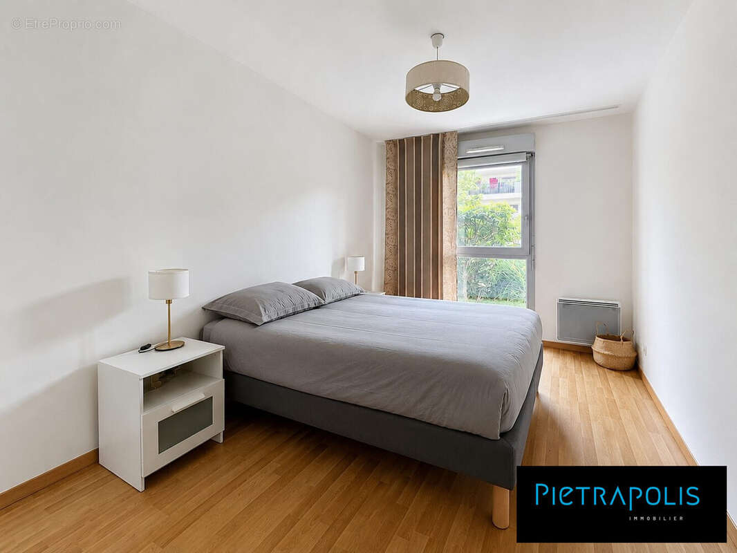 chambre2 - jardin - Appartement à VILLEURBANNE