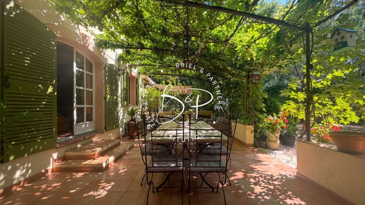 Bastide provençale 5 chambres avec  piscine au calme complet - photo 6