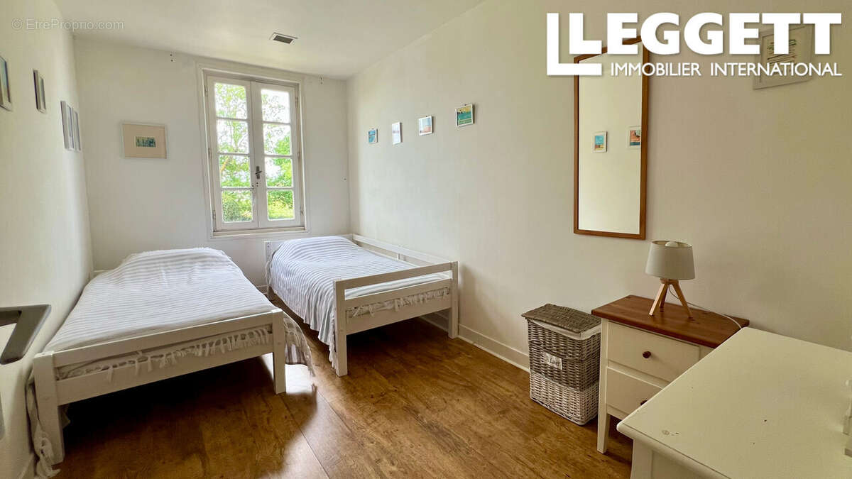 Maison à CHENAC-SAINT-SEURIN-D'UZET