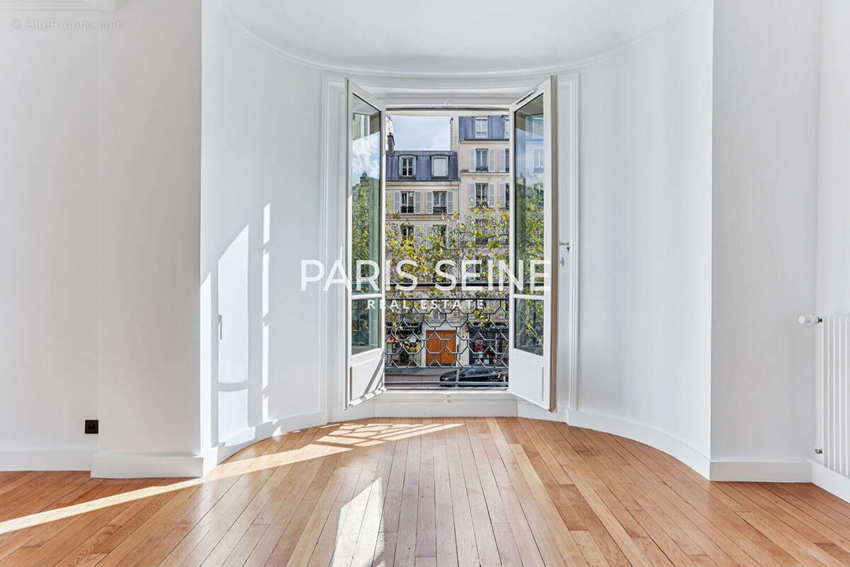 Appartement à PARIS-7E