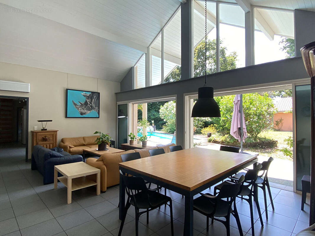 Maison à SAUGNAC-ET-CAMBRAN