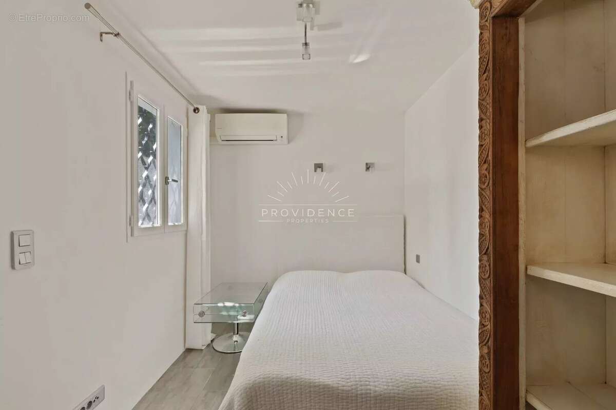 Cannes Basse Californie - Rare villa des années 1930 avec piscine intérieure - photo 28