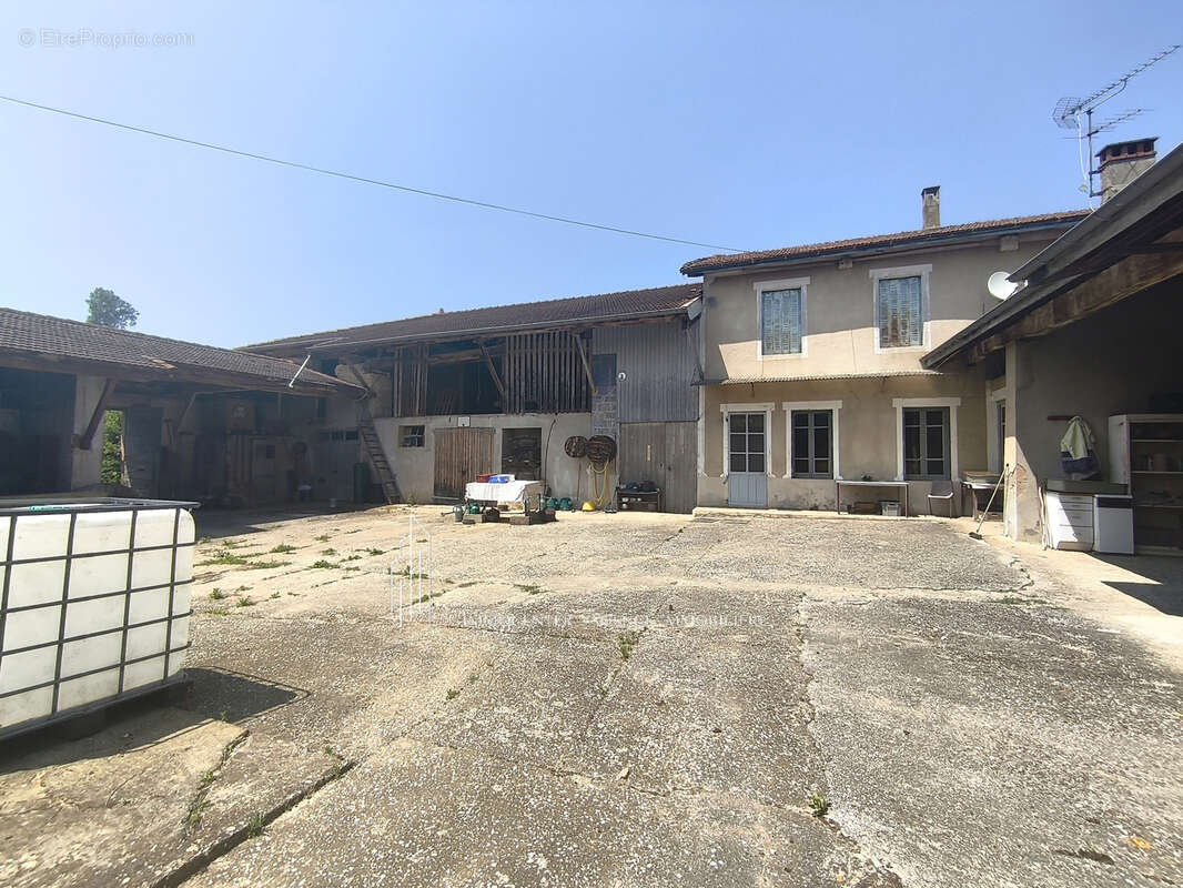 Maison à SAINT-BONNET-DE-CHAVAGNE