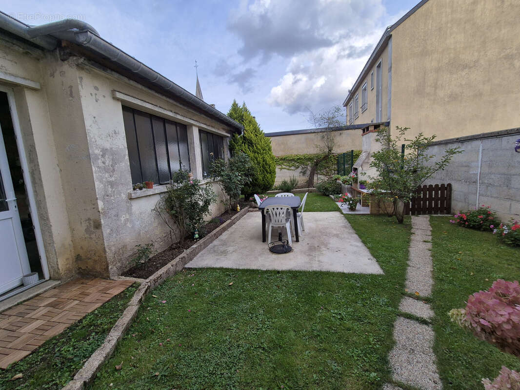 Maison à MAUBERT-FONTAINE