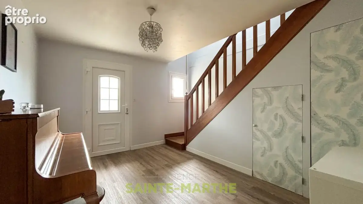 Niort Saint Liguaire. Pavillon sur sous-sol 5 chambres, garage et jardin. - photo 2