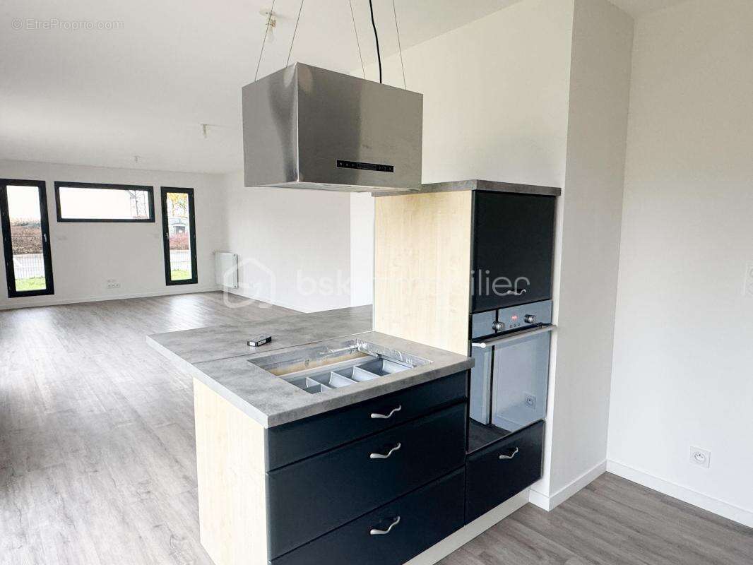 Maison à COMBOURTILLE