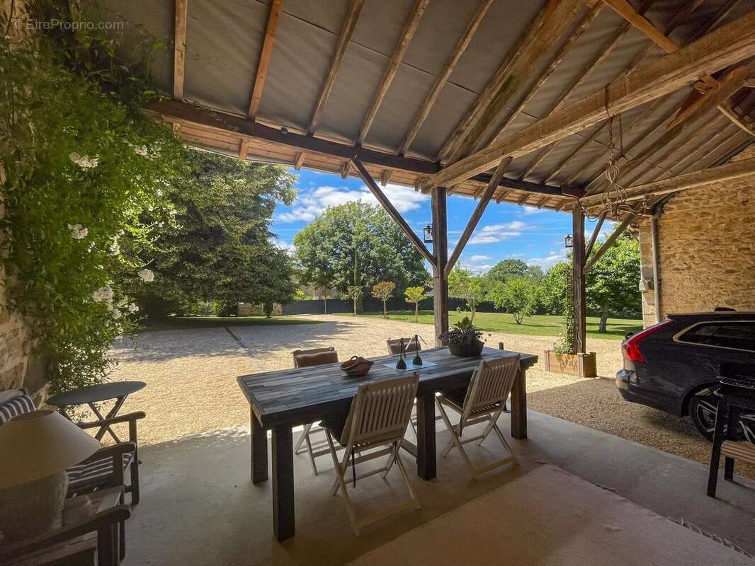 Deux maisons mitoyennes en pierre avec une jolie piscine et des dépendances - photo 11