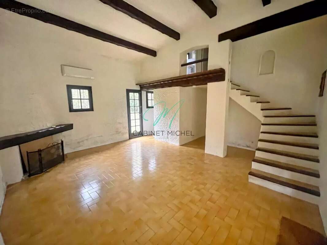 Maison à ROQUEFORT-LES-PINS