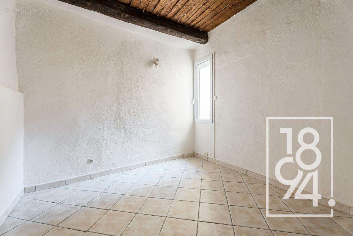 Appartement à CEYRESTE