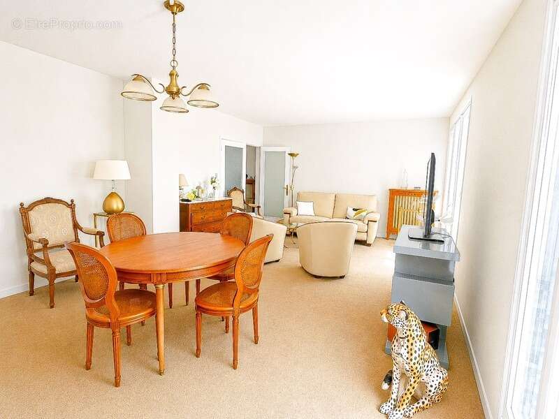 CALAIS , Dpt (62) à vendre appartement 3 pièces 75M2 , deux chambres , cave , parking privatif - photo 3