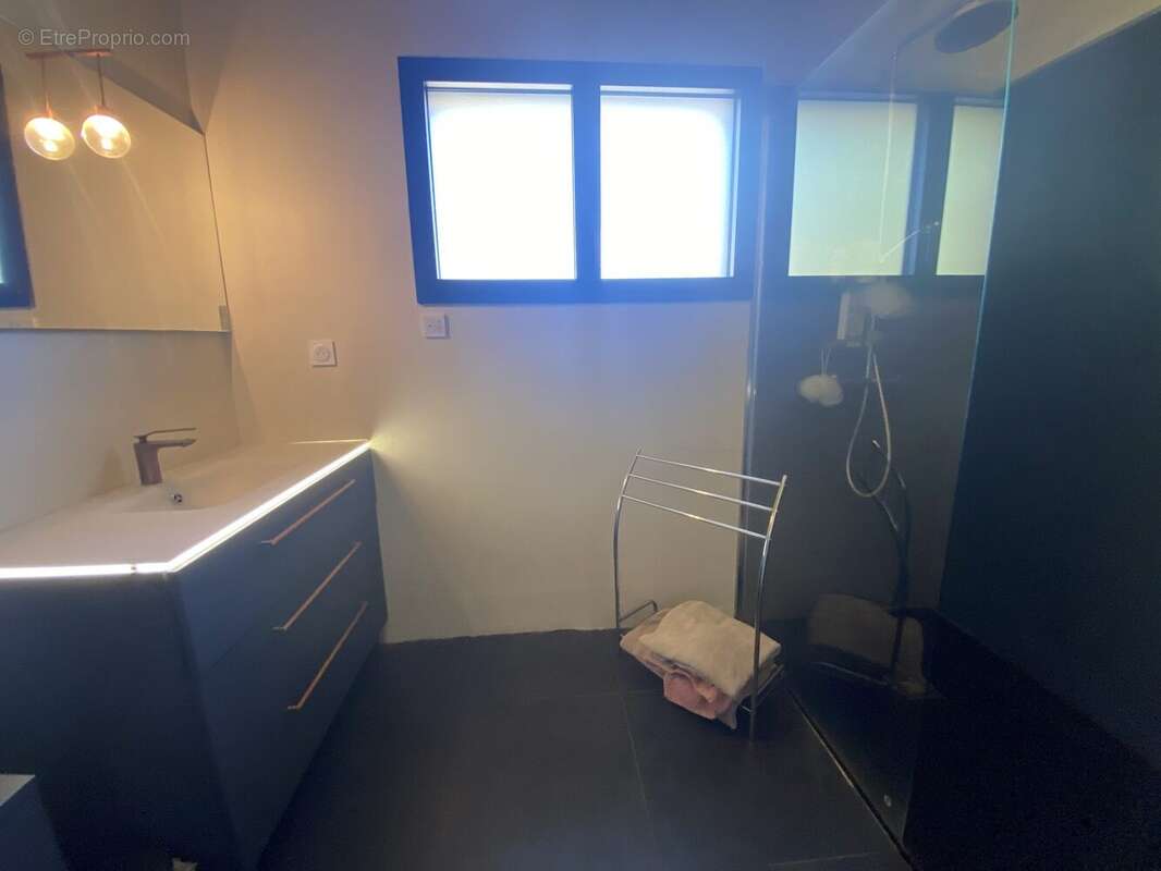 Maison à SAINT-JULIEN-DU-SERRE