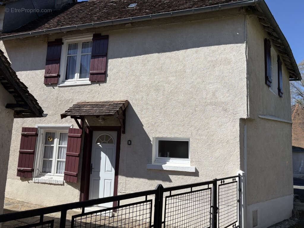 Maison à ARNAC-POMPADOUR