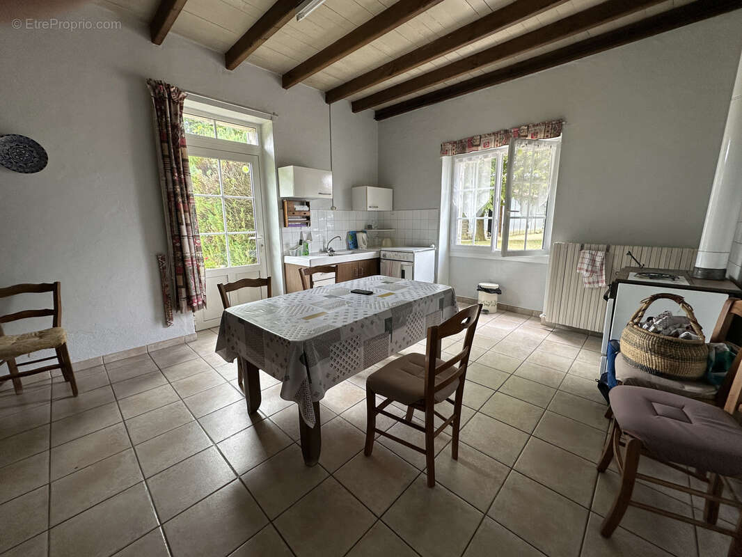 Propriété en pierres, deux maisons et terrain - photo 3