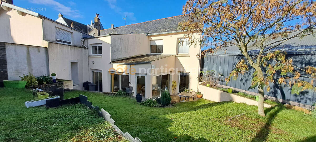 Maison à SAINT-MACAIRE-EN-MAUGES