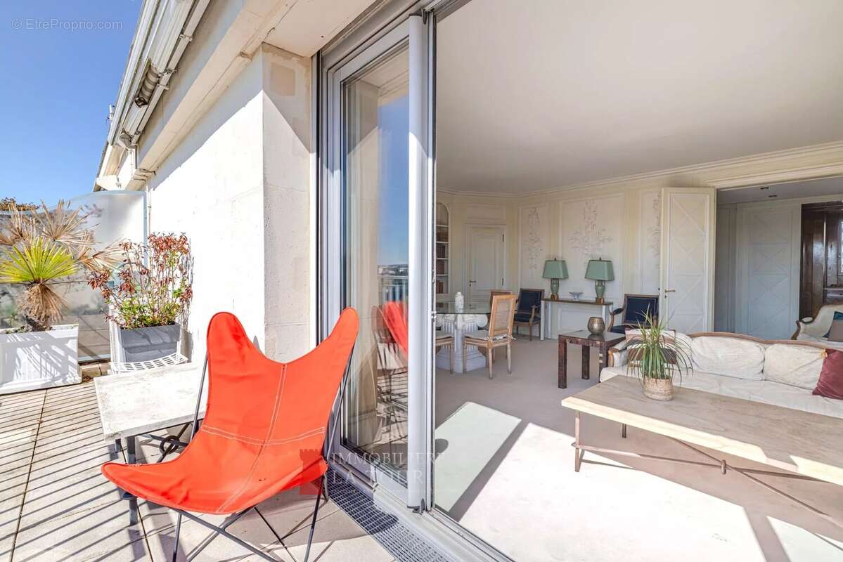 Appartement à PARIS-16E