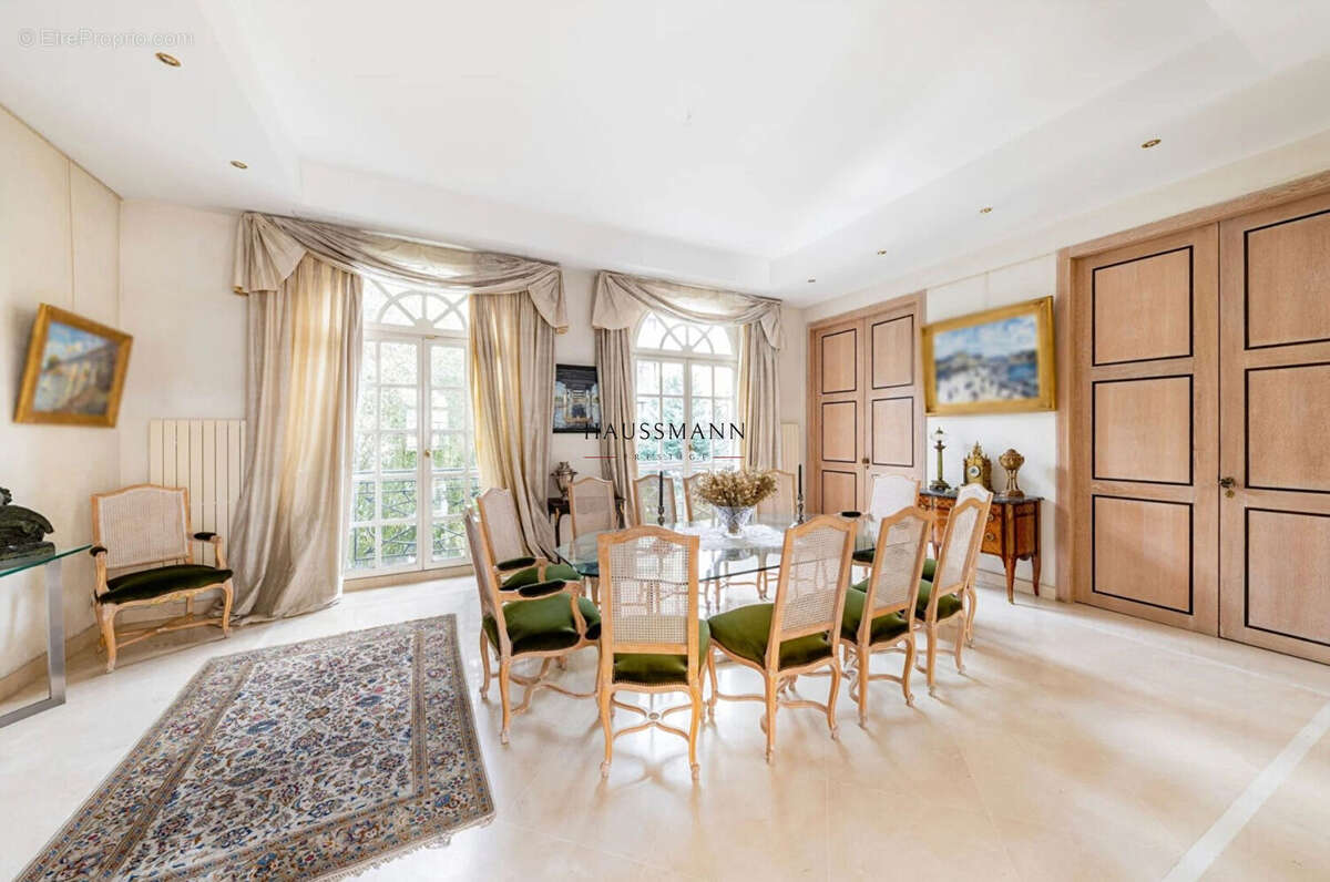 Appartement à NEUILLY-SUR-SEINE