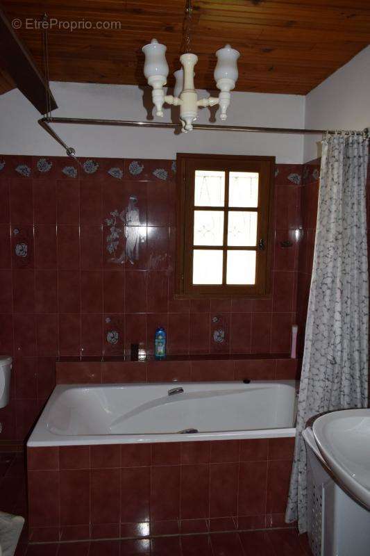 Maison à SAINTE-COLOMBE-SUR-GUETTE