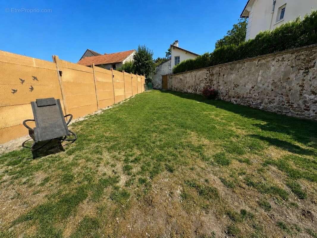 Réf. 2287 - Maison - 2 chambres, jardin, garage et dépendance. - photo 9