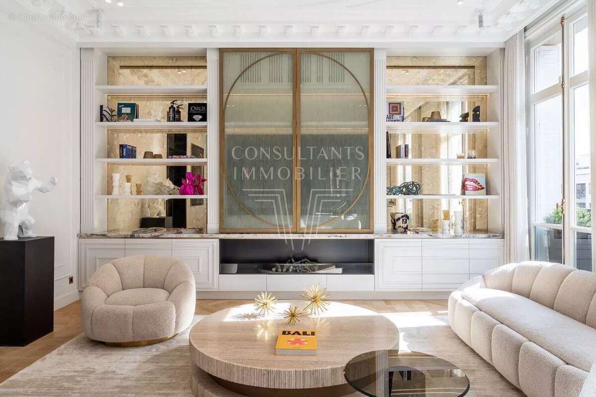 Appartement à PARIS-16E