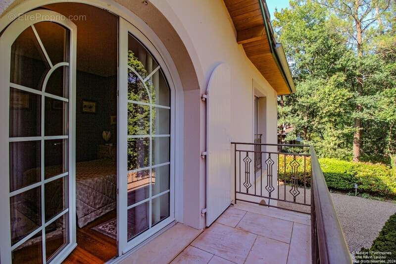 Une maison de Maître contemporaine à Candresse avec dépendances et son jardin de 2500m2 arboré - photo 25