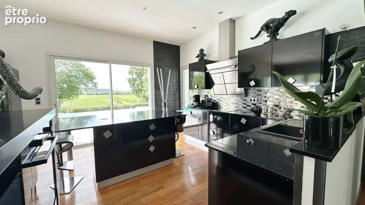 Lieu exceptionnel pour cette villa d'architecte de type 7 pièces de 266 m2 avec piscine - photo 13