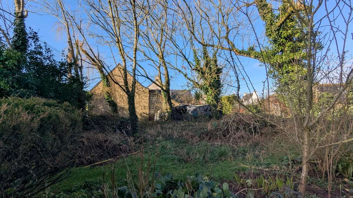 Maison à PLONEVEZ-PORZAY