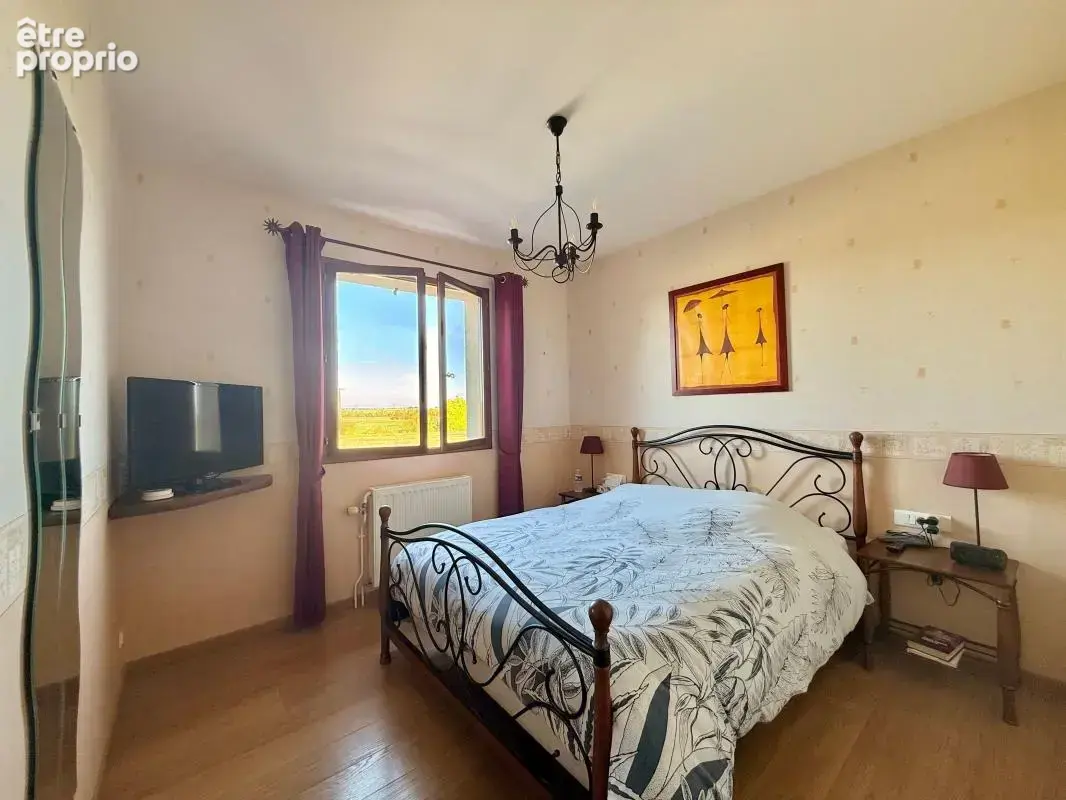 Maison avec sous-sol - 3 chambres et 2 bureaux - Terrain 730 m² avec piscine - photo 10