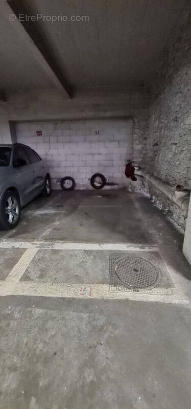 Parking à PARIS-16E