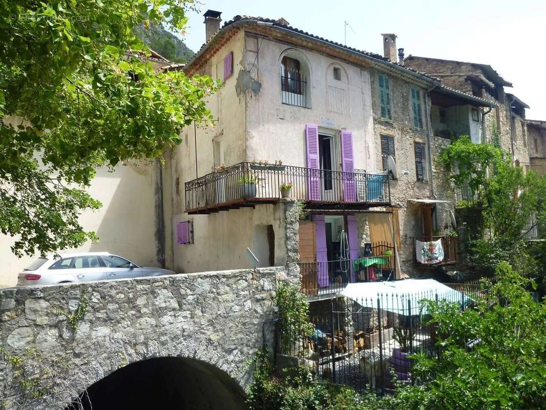 Maison à TOUET-SUR-VAR