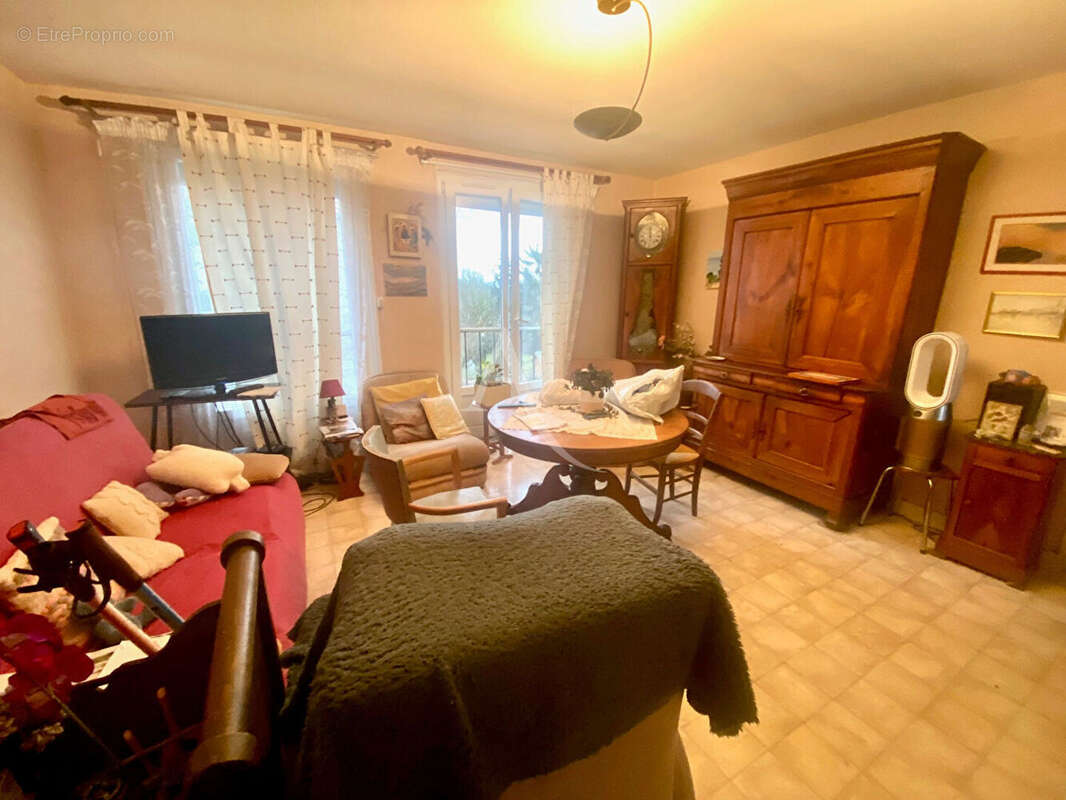 Appartement à SAINT-JEAN-DE-BRAYE