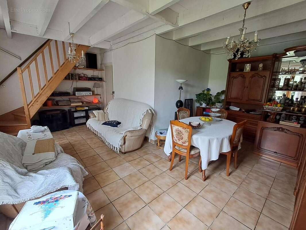Maison 190 m² à Reignac  - photo 7