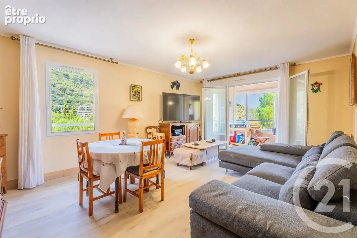 Appartement à EZE
